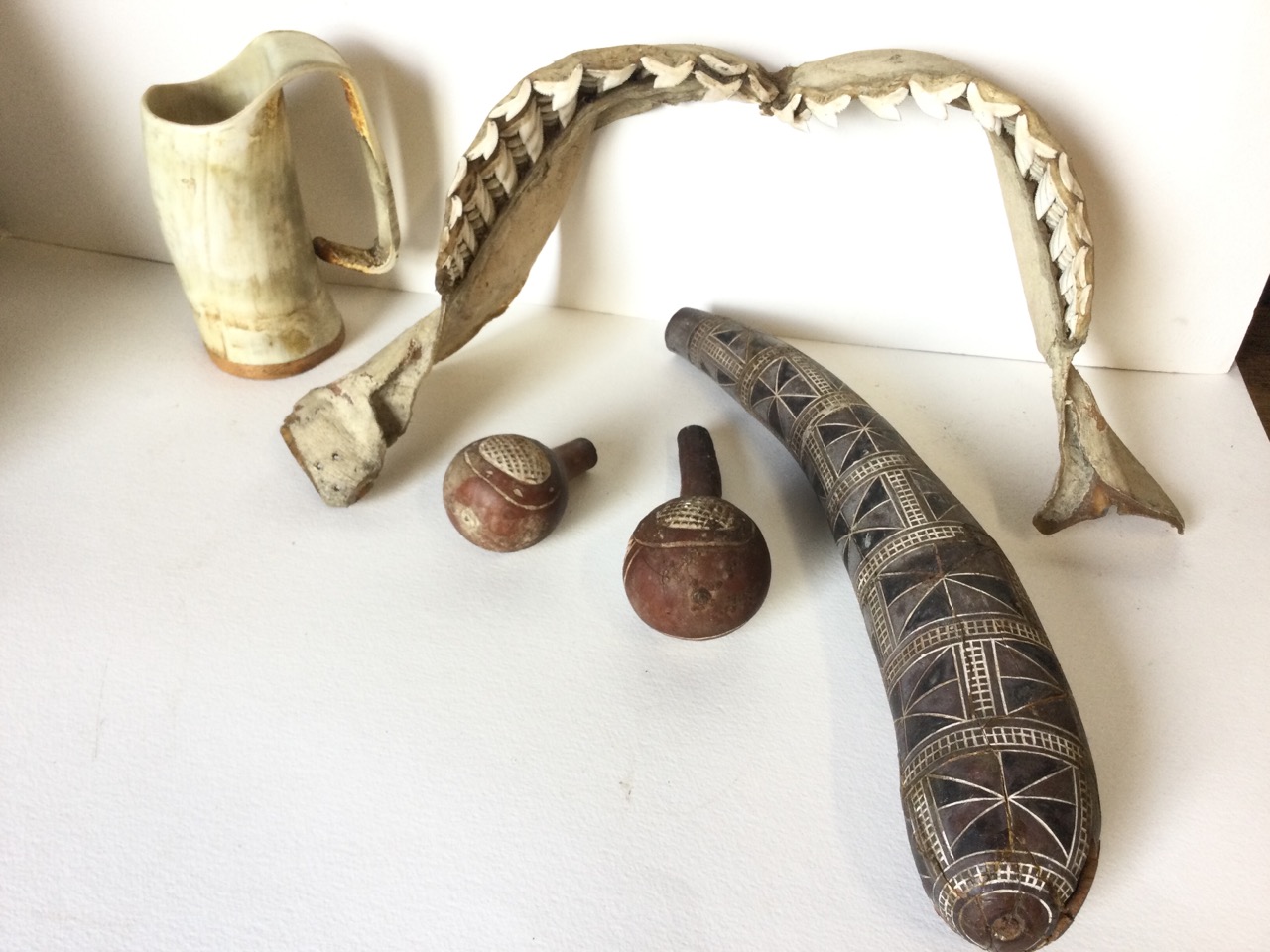 A shark jaw with rows of teeth; three carved gourd type vessels; and a carved & bent horn - Image 3 of 3