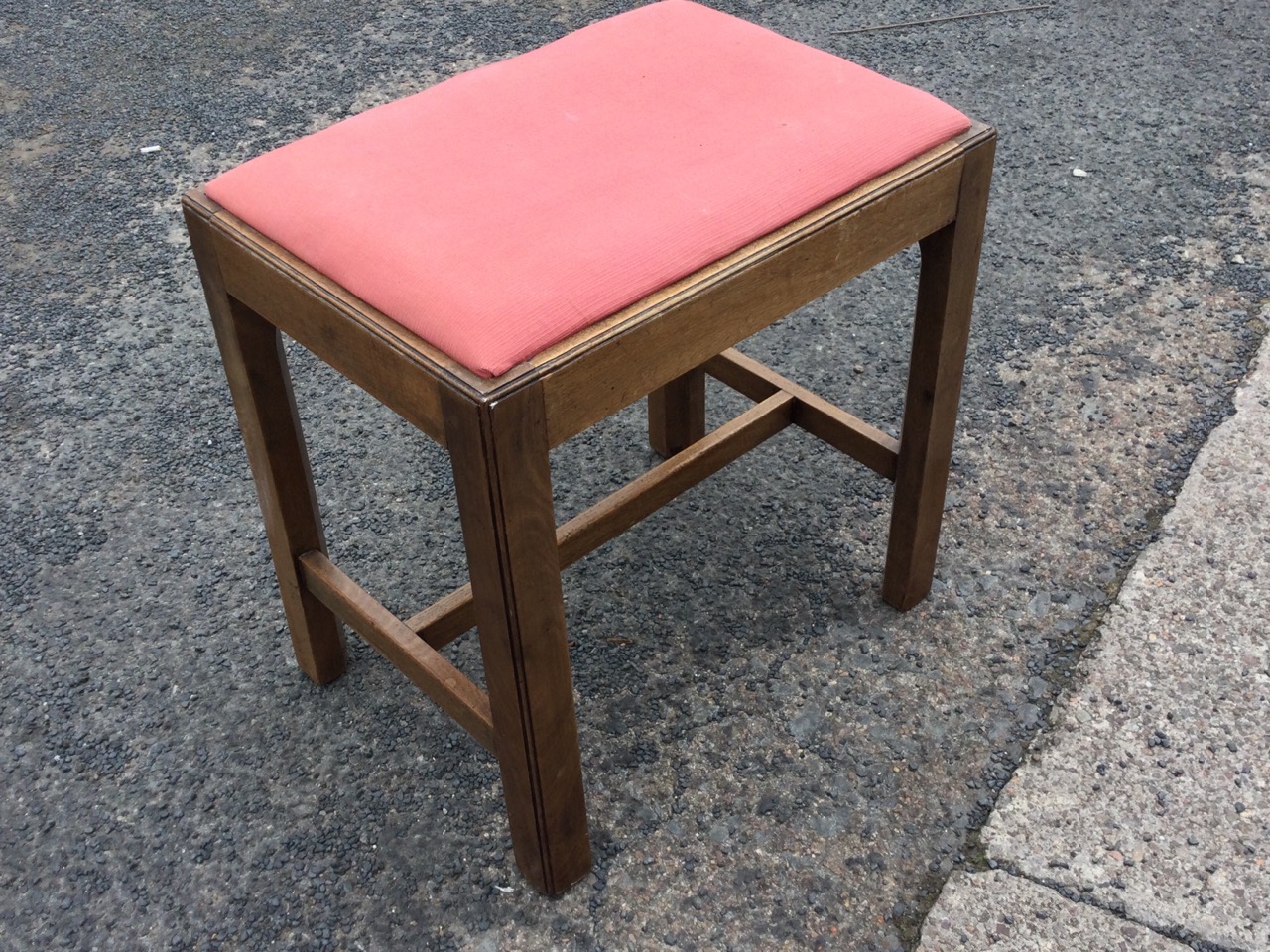 A Georgian style rectangular mahogany dressing table stool, having drop-in upholstered seat on - Image 2 of 3