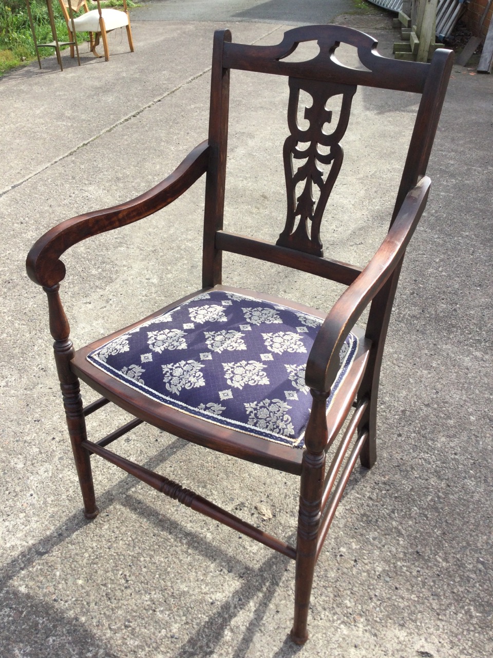 A stained Edwardian armchair with pierced fretwork splat to back, having scrolled arms on baluster - Image 3 of 3