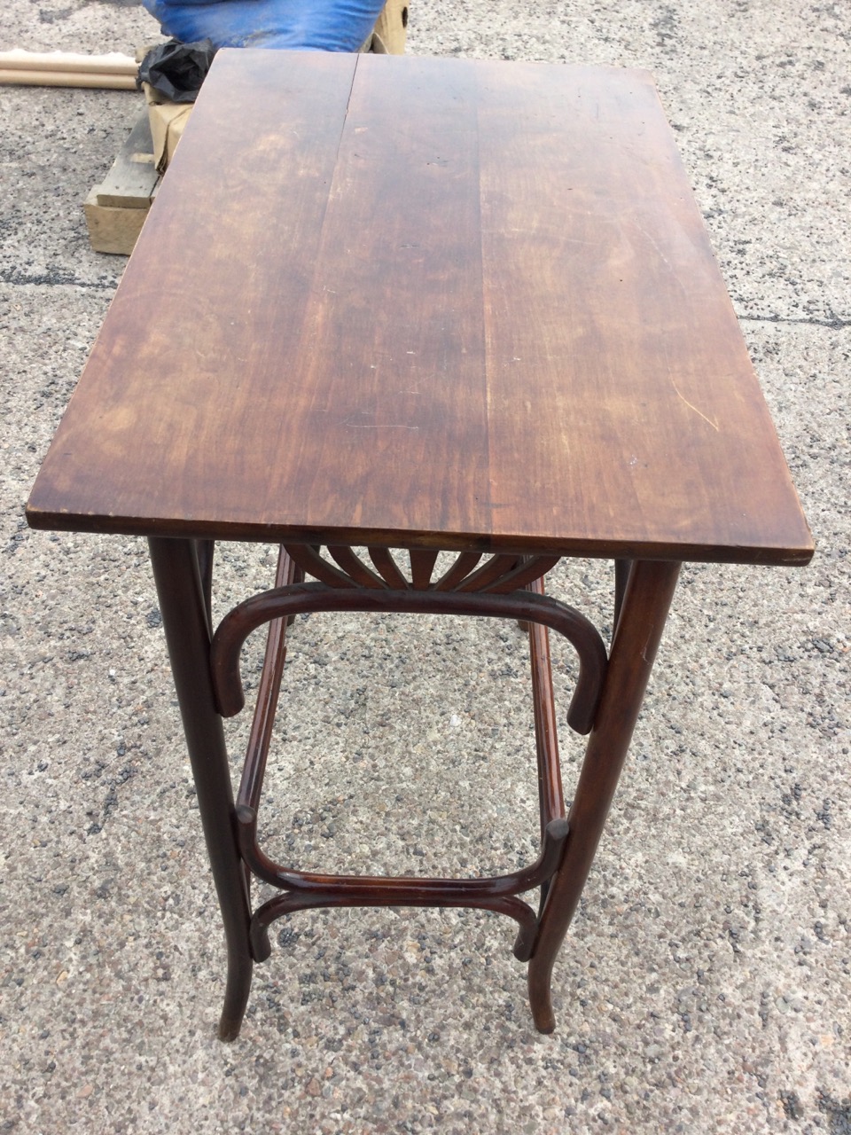 An Edwardian bentwood occasional table, the rectangular top above fan shaped pierced fretwork - Image 3 of 3