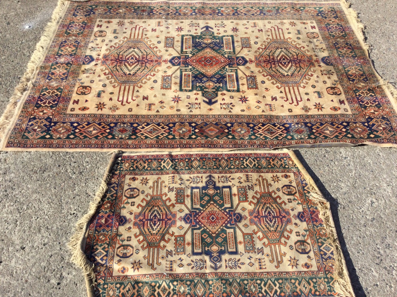 A graduated pair of oriental style rugs with three hooked lozenges on fawn fields within borders - Image 3 of 3