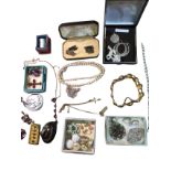 Miscellaneous jewellery including amethyst mounted brooches, some silver, a filigree coloured