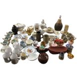 Miscellaneous ceramics including sets of mugs, vases, a Chokin pot & cover, two tablelamps, mocha