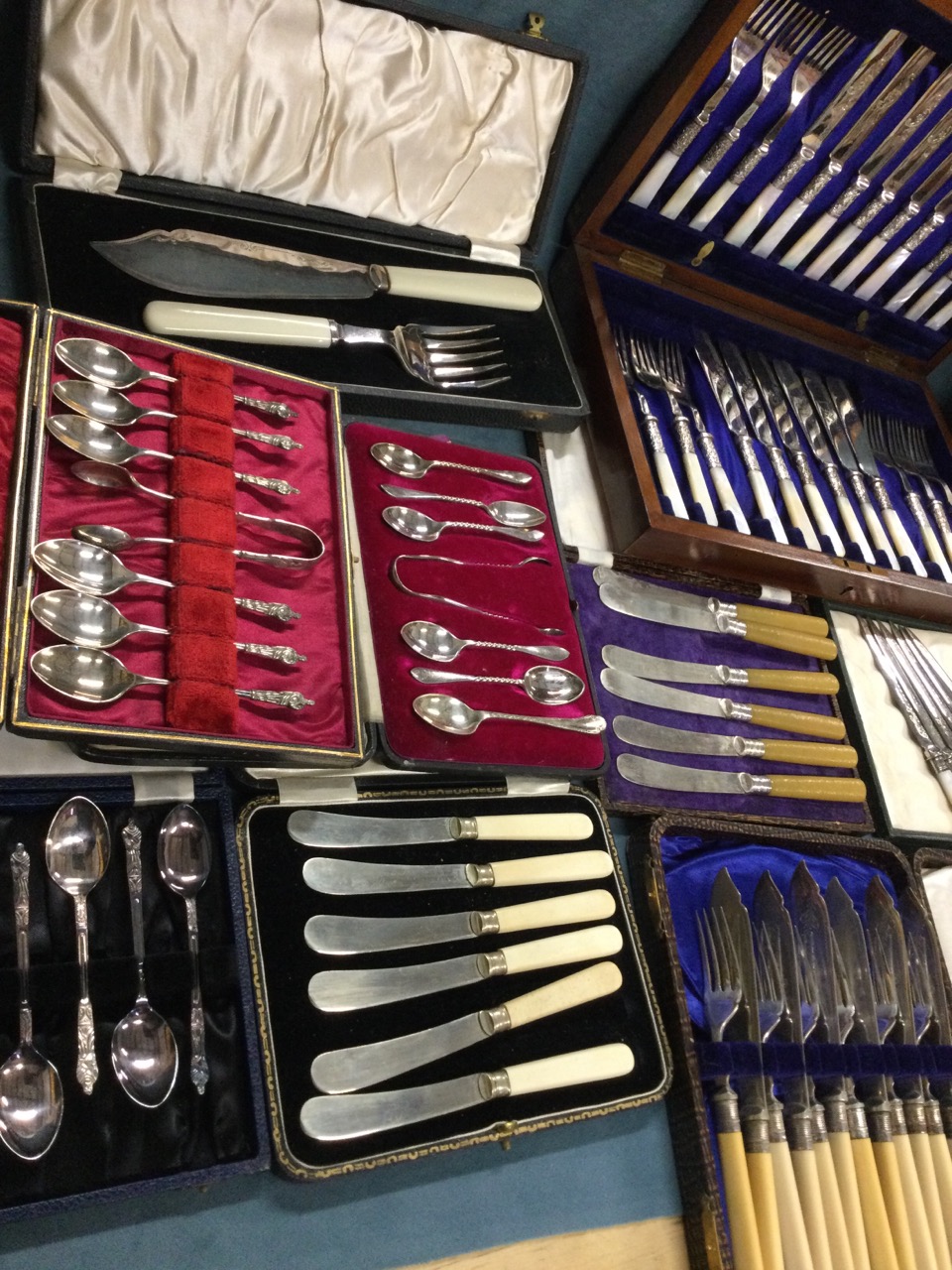 Twelve sets of silver plated flatware, ten cased, including sets of tea knives, tea spoons with - Image 3 of 3