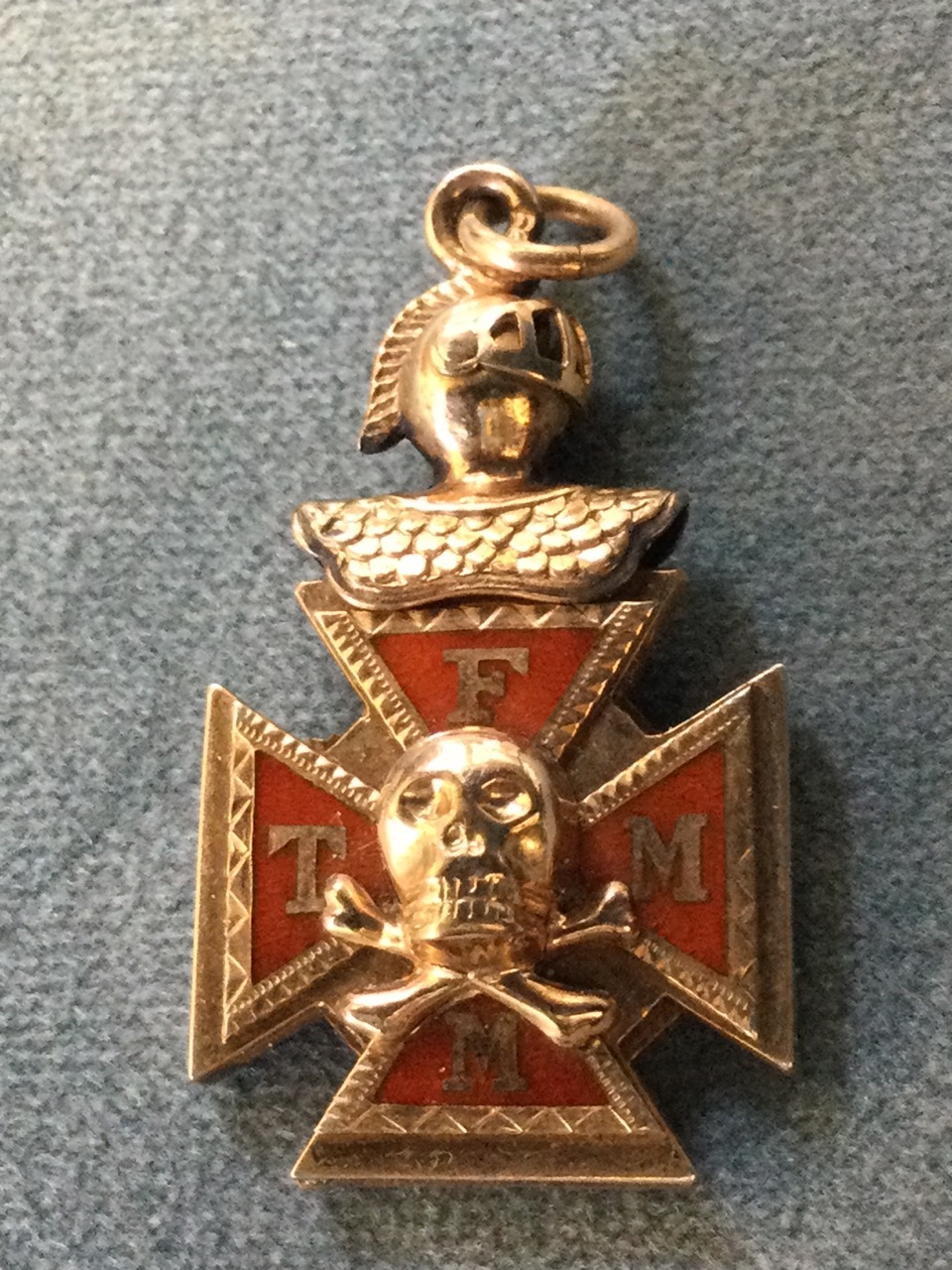 An enamelled gold fob of maltese cross form, one side with applied skull & crossbones with the - Image 2 of 3