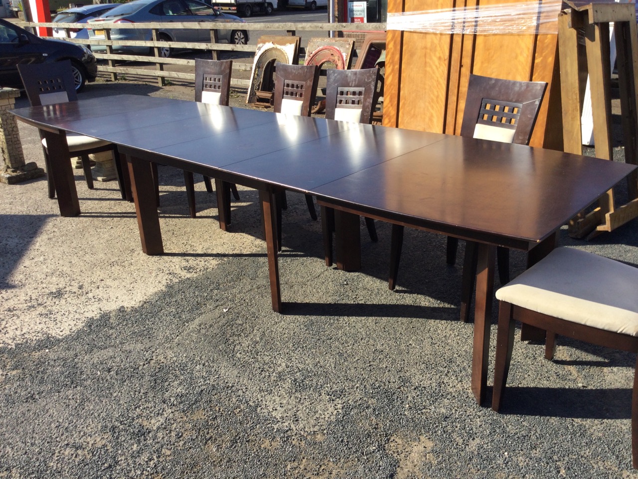 A contemporary extending dining table, the shaped rectangular top with four leaves, supported on - Image 2 of 3