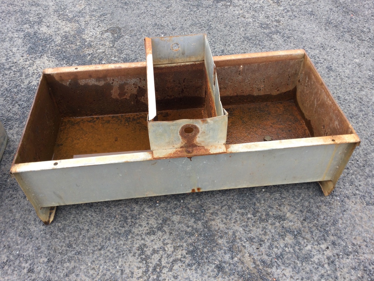 A rectangular galvanised water trough with tubular rim having enclosure to end for ball valve - 39. - Image 2 of 3