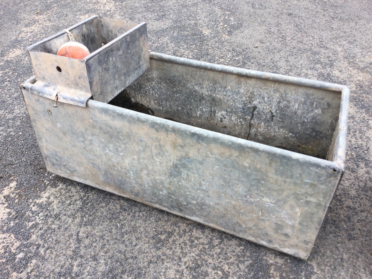 A rectangular galvanised water trough with tubular rim having enclosure to end for ball valve - 39. - Image 3 of 3