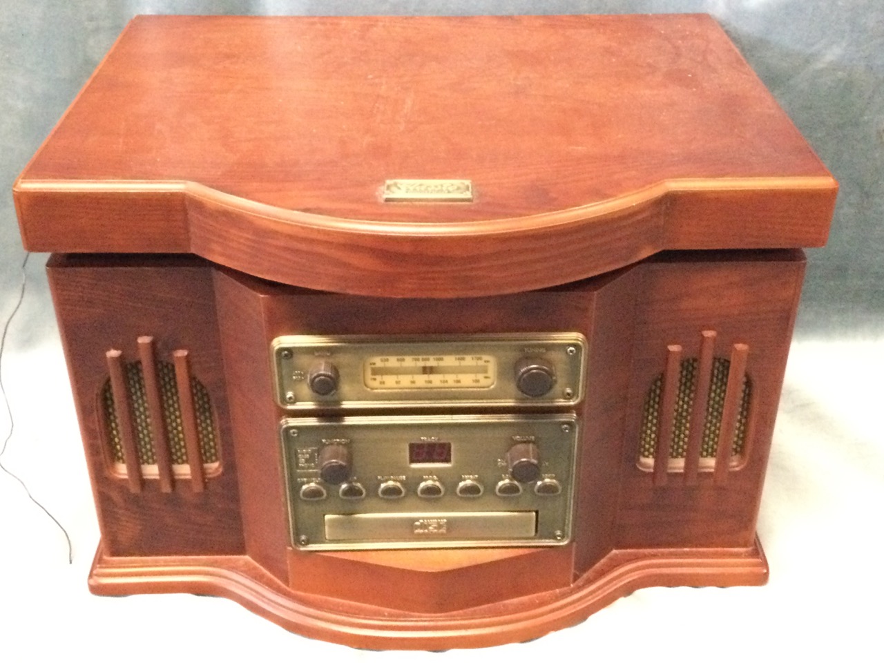 A vintage style gramophone, radio and CD player, in bowfronted stained cabinet - classic - Image 2 of 3