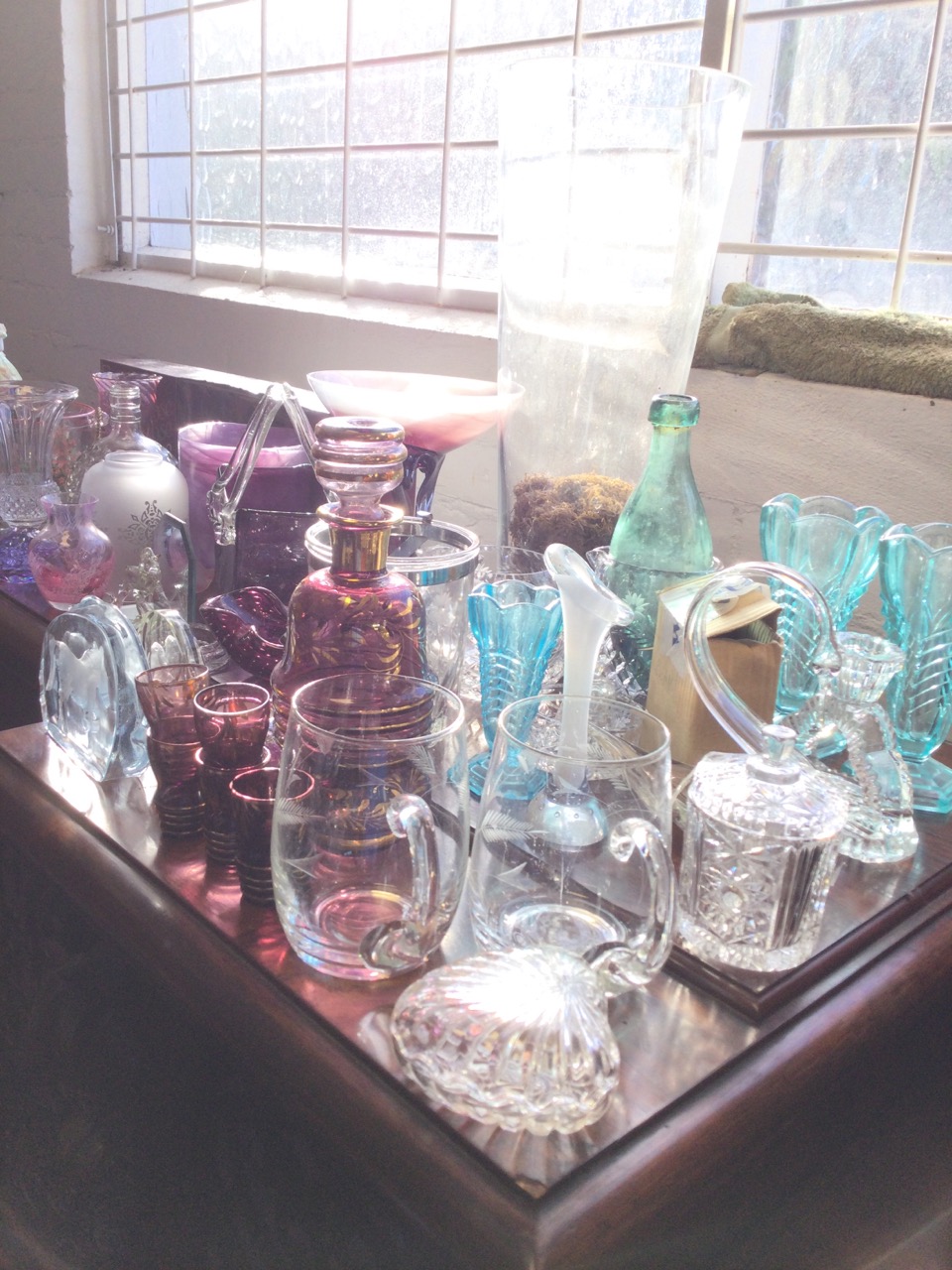 Miscellaneous glass including a pair of cut tankards, vases, Murano, trinket boxes, jam jars, art - Image 3 of 3
