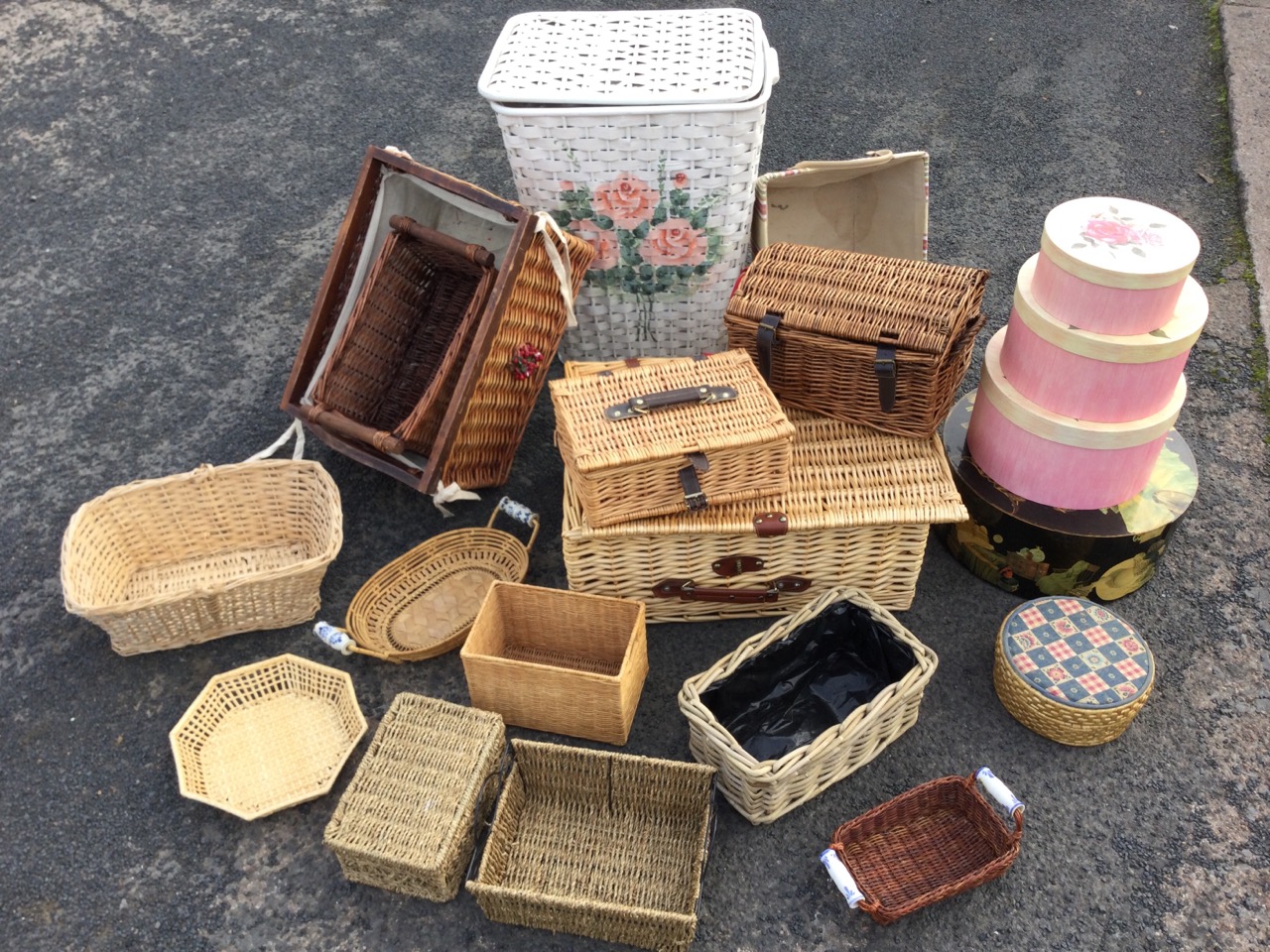 Twenty one cane/rush/wood boxes and baskets including hampers, tray type, lidded, hatboxes, etc. (