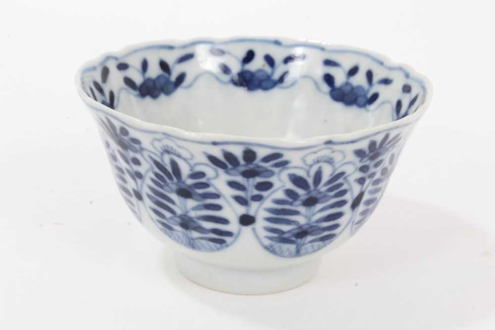 An 18th century Chinese blue and white tea bowl, a beaker and a bowl - Image 13 of 16