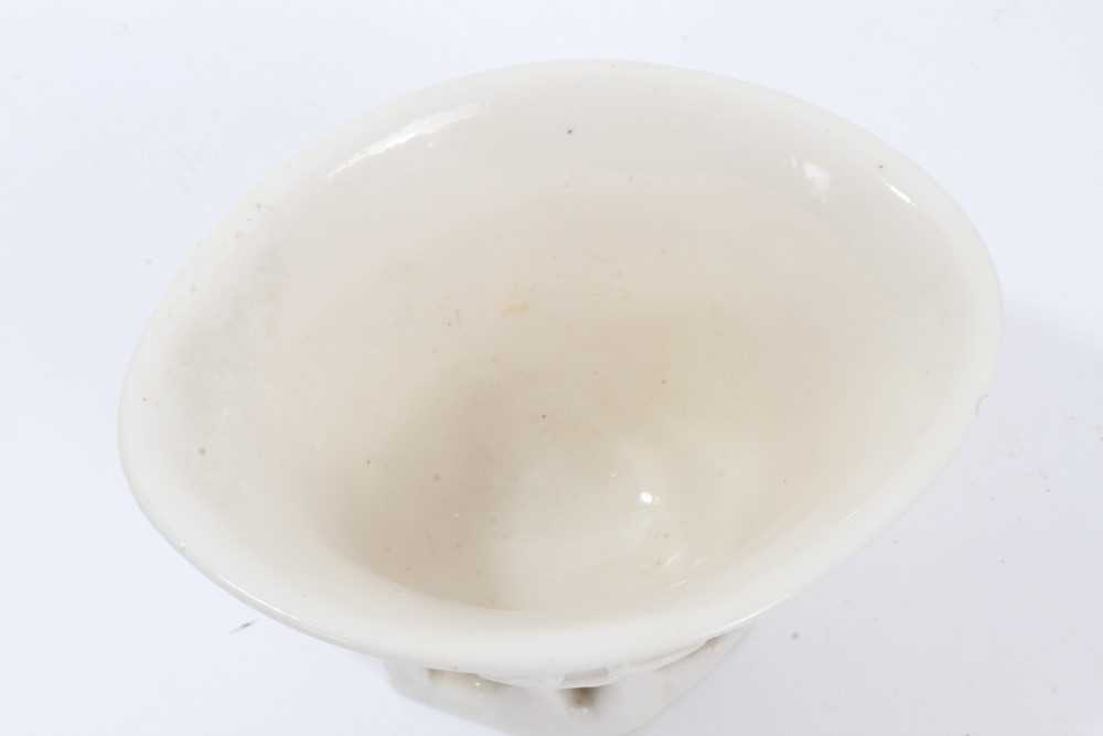 Chinese blanc de chine libation cup - Bild 8 aus 15