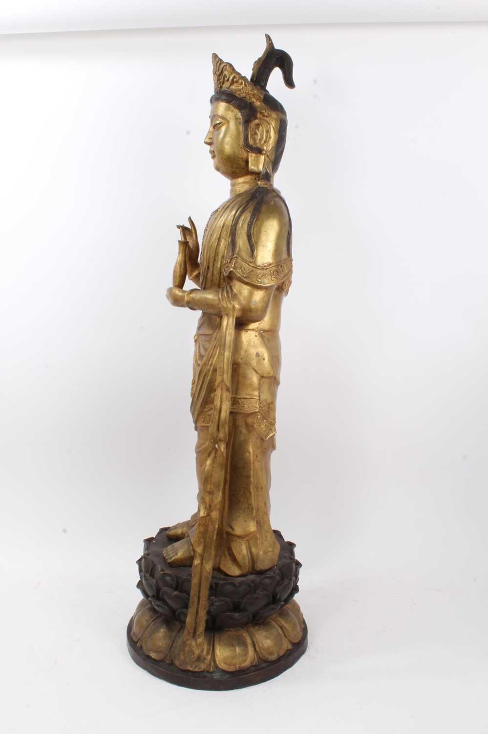 Large Chinese bronze deity figure - Bild 7 aus 9