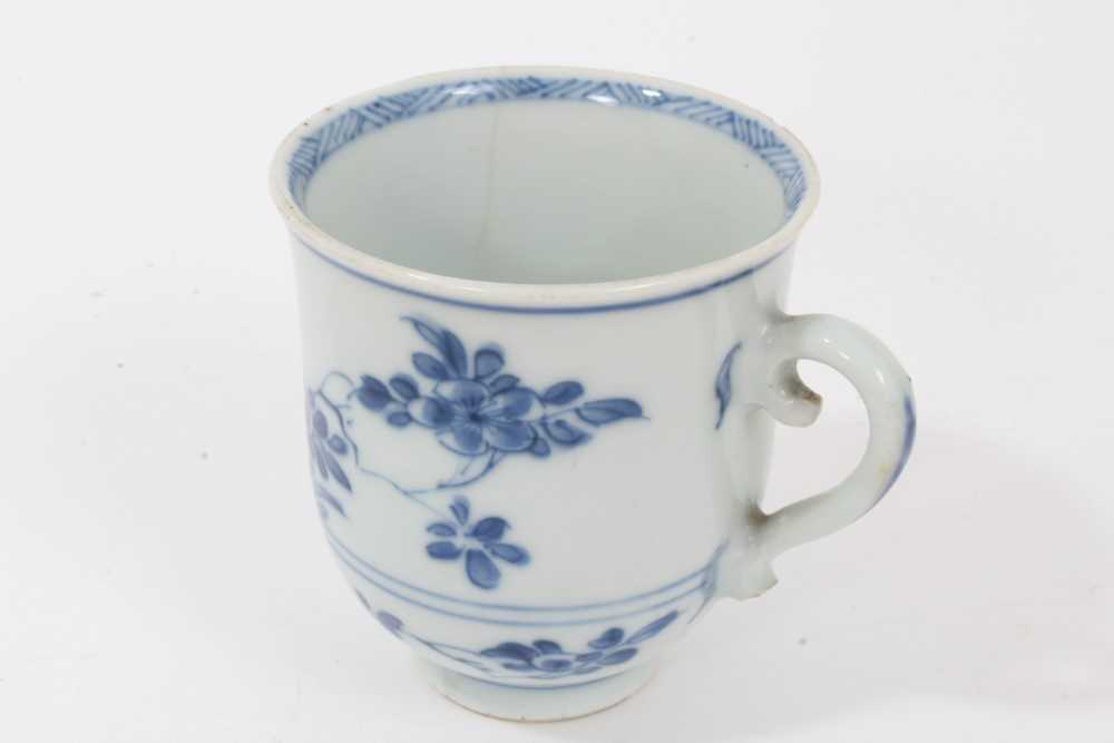 An 18th century Chinese blue and white tea bowl, a beaker and a bowl - Image 4 of 16