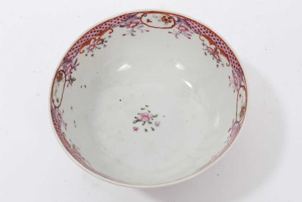 Antique 18th century Chinese famille rose export porcelain bowl, well decorated with baskets of flow - Image 5 of 6