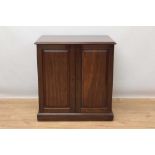 Good quality 19th century mahogany cupboard