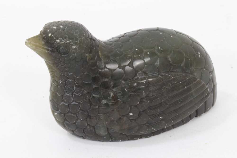 Carved soapstone sculpture of a quail and carved jade rooster a/f - Bild 2 aus 14