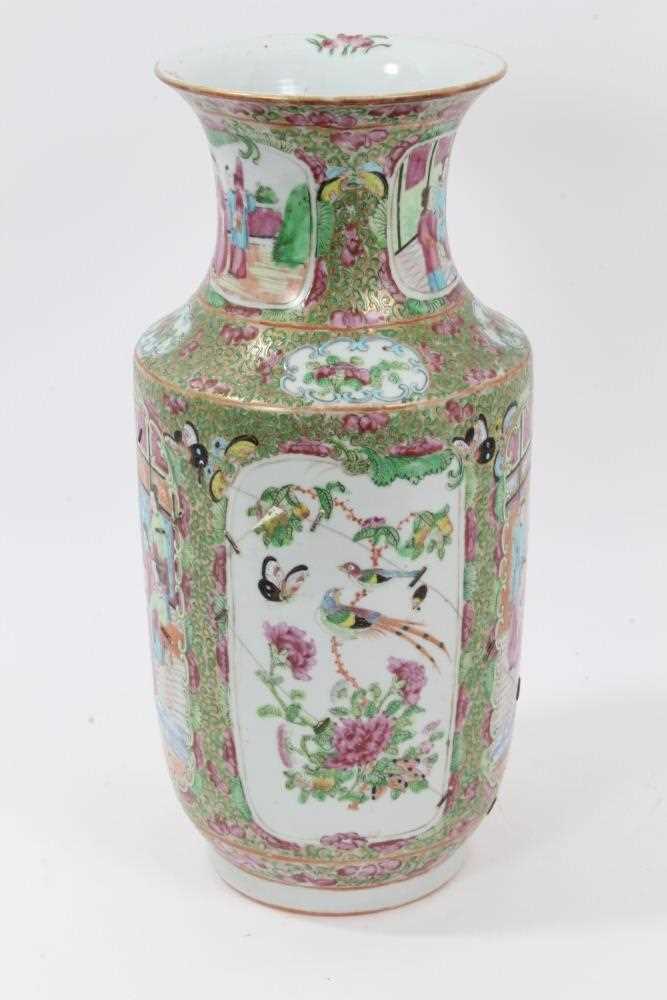 Large 19th century Chinese Canton Famille Rose vase decorated with panels of birds, flowers and figu - Bild 4 aus 14