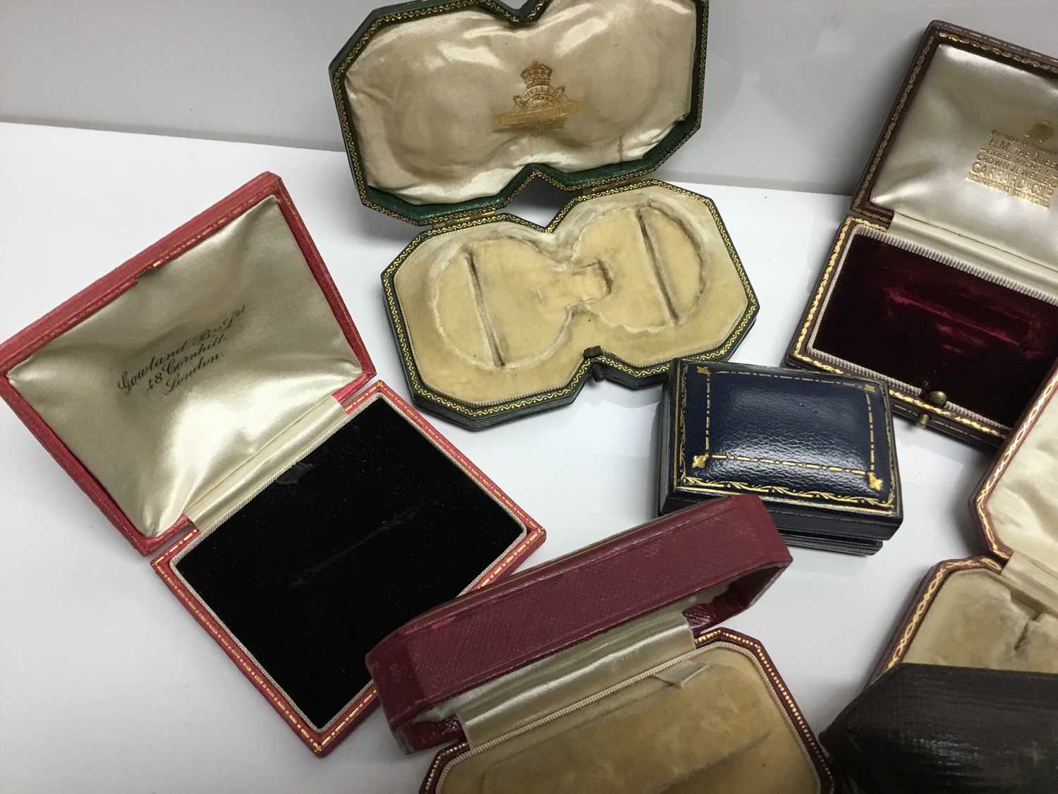 Group of 7 good quality antique and vintage leather jewellery boxes to include a Cartier box possibl - Image 2 of 4