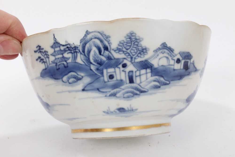 Three pieces of 18th century Chinese blue and white export porcelain, including landscape painted di - Image 12 of 19