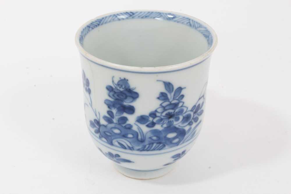 An 18th century Chinese blue and white tea bowl, a beaker and a bowl - Image 3 of 16