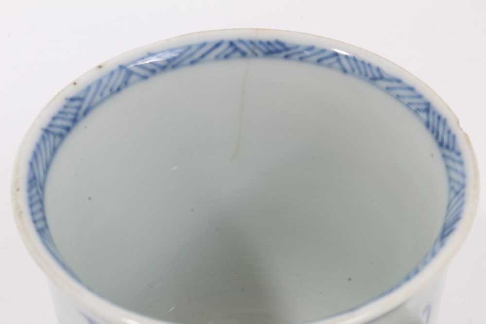 An 18th century Chinese blue and white tea bowl, a beaker and a bowl - Image 5 of 16