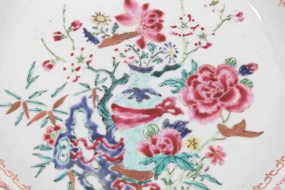 Set of four 18th century Chinese famille rose export porcelain dishes, Yongzheng/Qianlong period, ea - Bild 19 aus 20