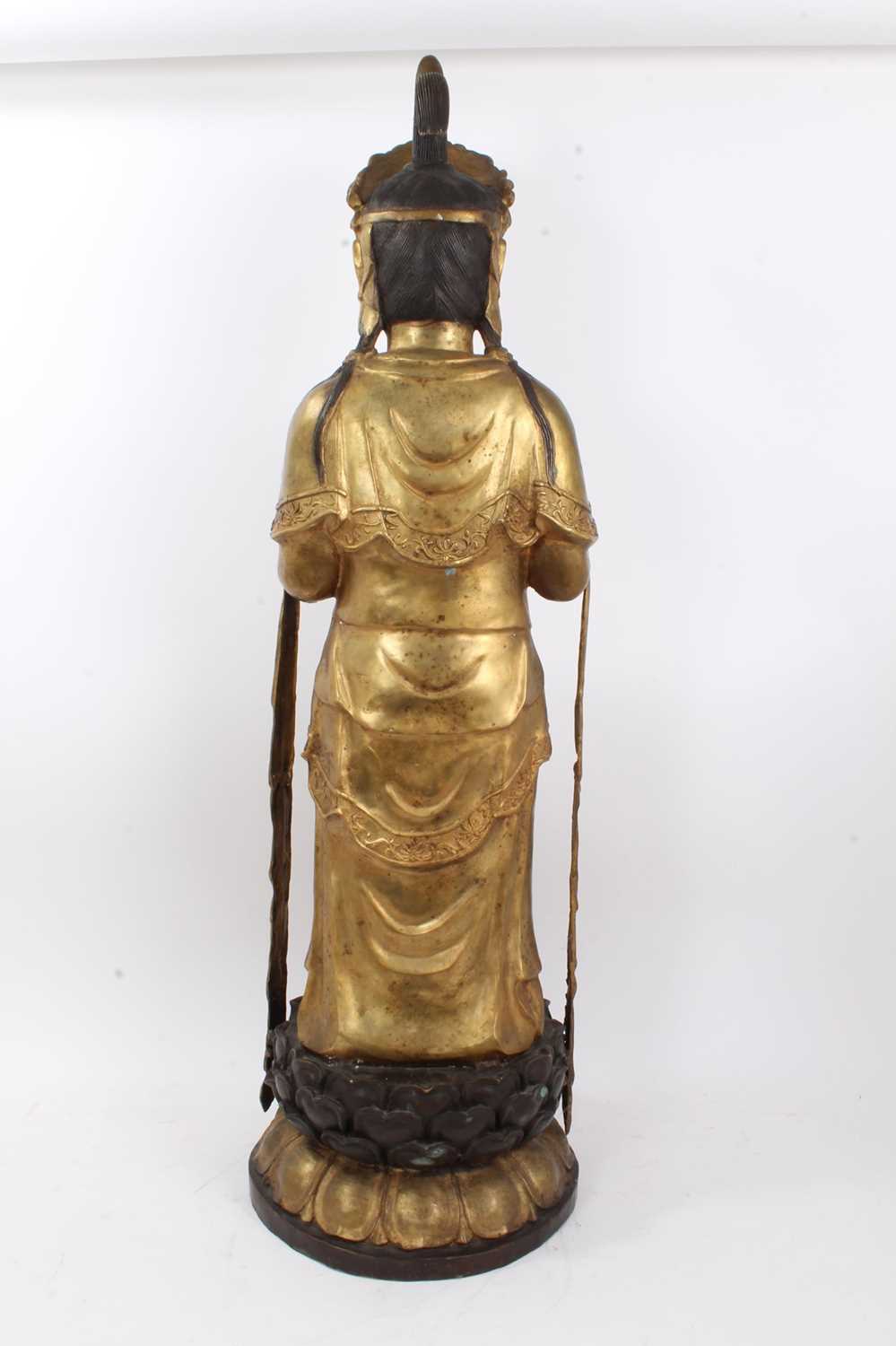 Large Chinese bronze deity figure - Bild 8 aus 9