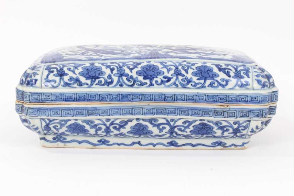 Chinese blue and white ‘Dragon’ box and cover, Wanli six-character mark - Bild 4 aus 50