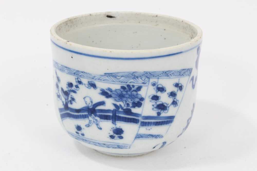 An 18th century Chinese blue and white tea bowl, a beaker and a bowl - Image 9 of 16