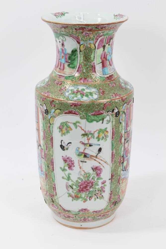 Large 19th century Chinese Canton Famille Rose vase decorated with panels of birds, flowers and figu - Bild 2 aus 14