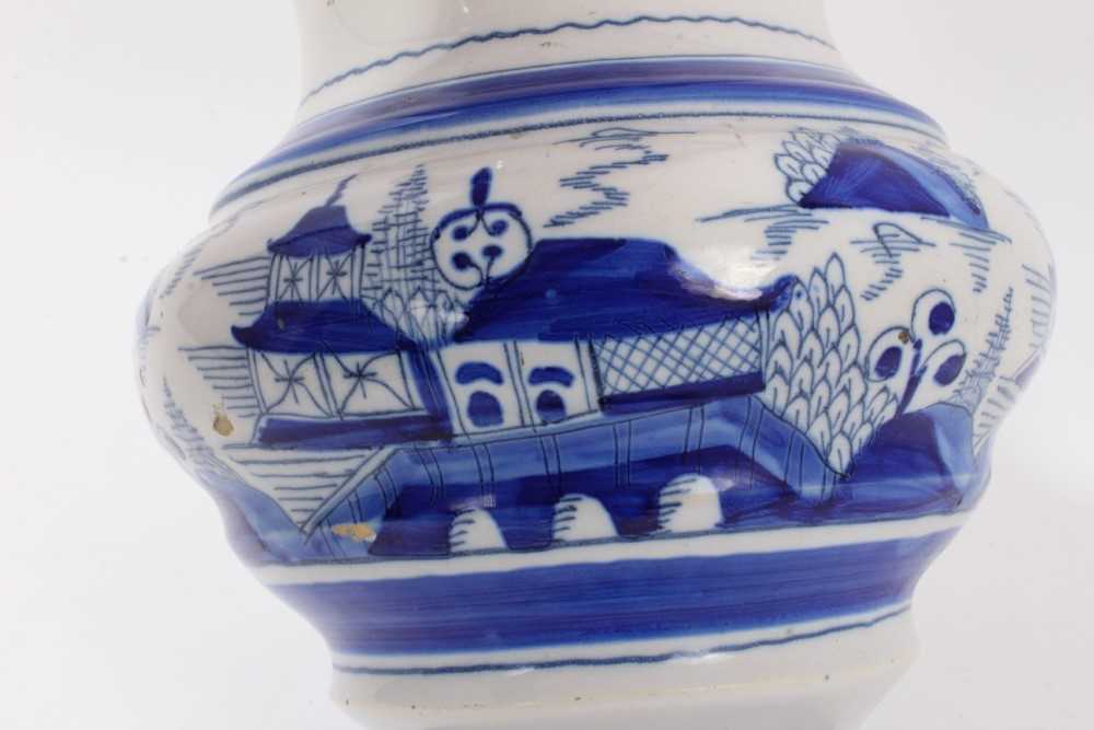 19th Century tin glazed pottery jug with blue and white chinoiserie decoration - Image 9 of 13