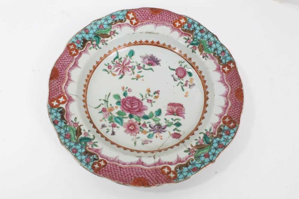 Four 18th century Chinese famille rose porcelain dishes, including two painted with flowers, another - Bild 2 aus 28