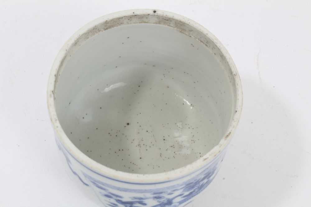 An 18th century Chinese blue and white tea bowl, a beaker and a bowl - Image 11 of 16