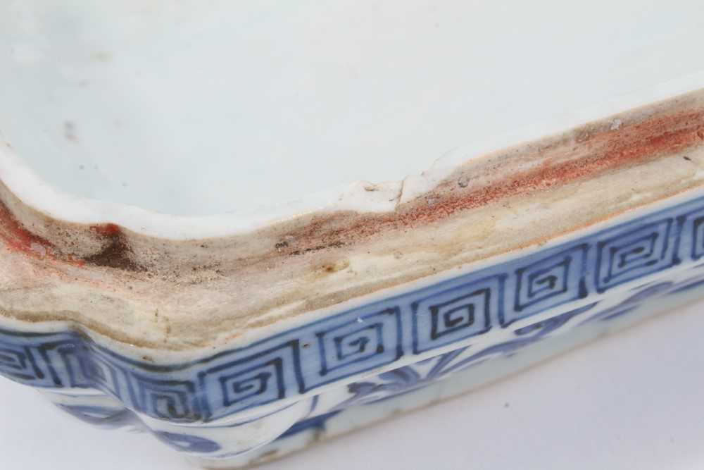 Chinese blue and white ‘Dragon’ box and cover, Wanli six-character mark - Bild 11 aus 50