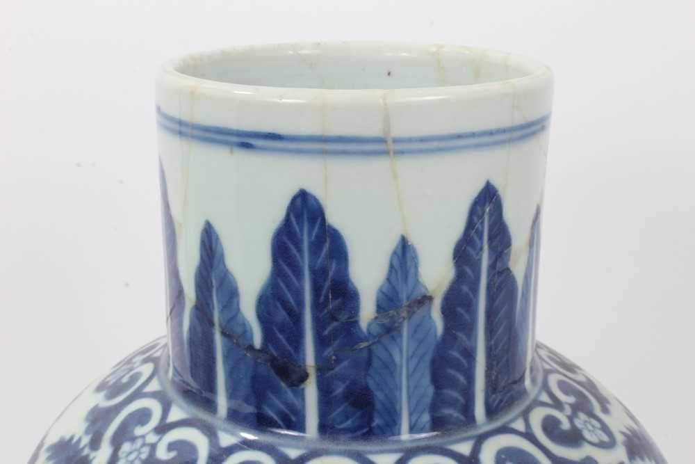 Large antique late 19th century Chinese blue and white porcelain vase and cover, of baluster form, d - Image 9 of 14