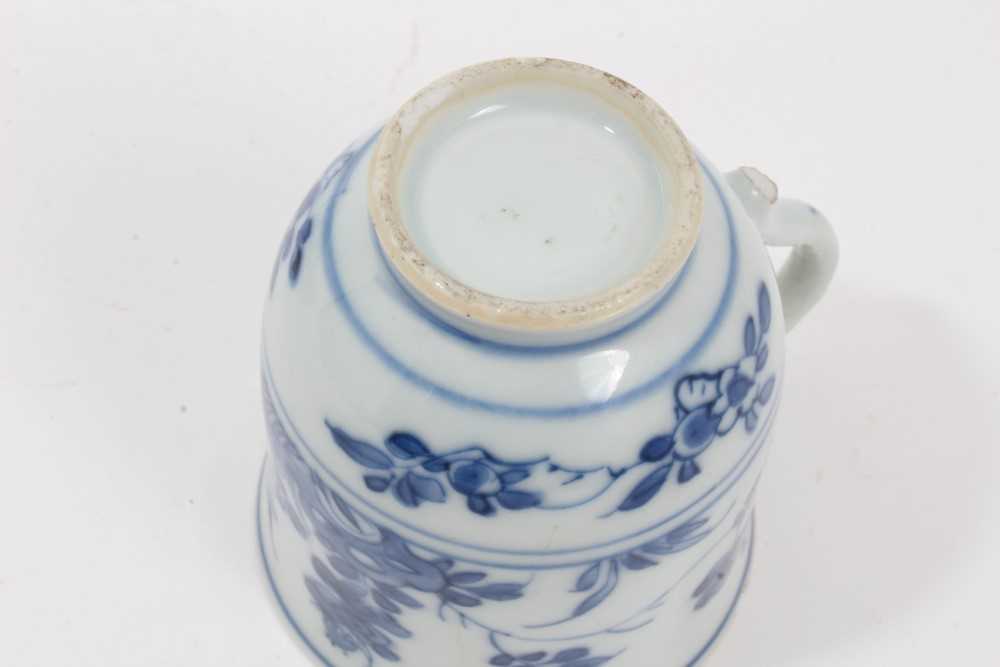 An 18th century Chinese blue and white tea bowl, a beaker and a bowl - Image 6 of 16