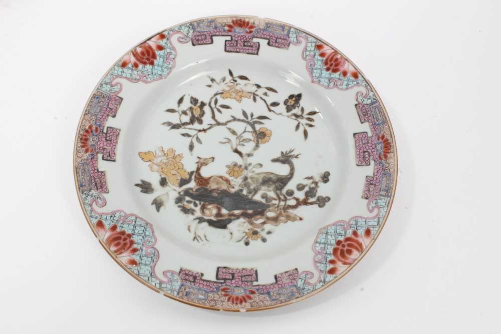 Four 18th century Chinese famille rose porcelain dishes, including two painted with flowers, another - Bild 14 aus 28