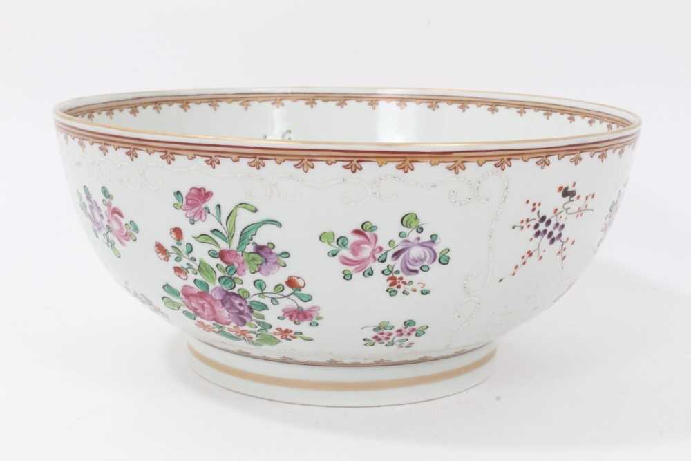 Late 19th century Samson porcelain armorial bowl - Image 4 of 8