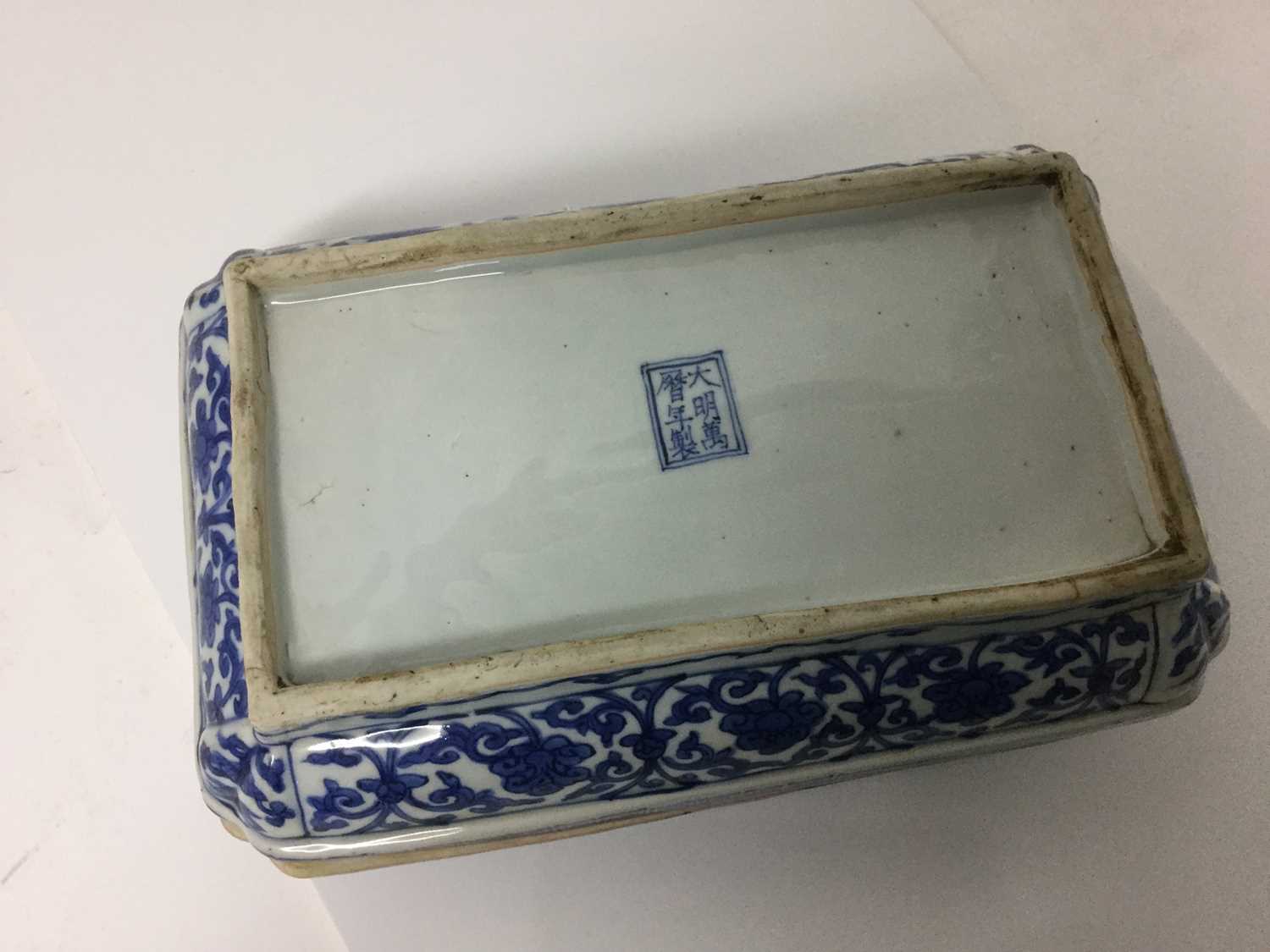 Chinese blue and white ‘Dragon’ box and cover, Wanli six-character mark - Bild 29 aus 50