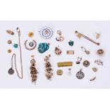 Group of miscellaneous antique jewellery to include brooches, clasps and odd earrings