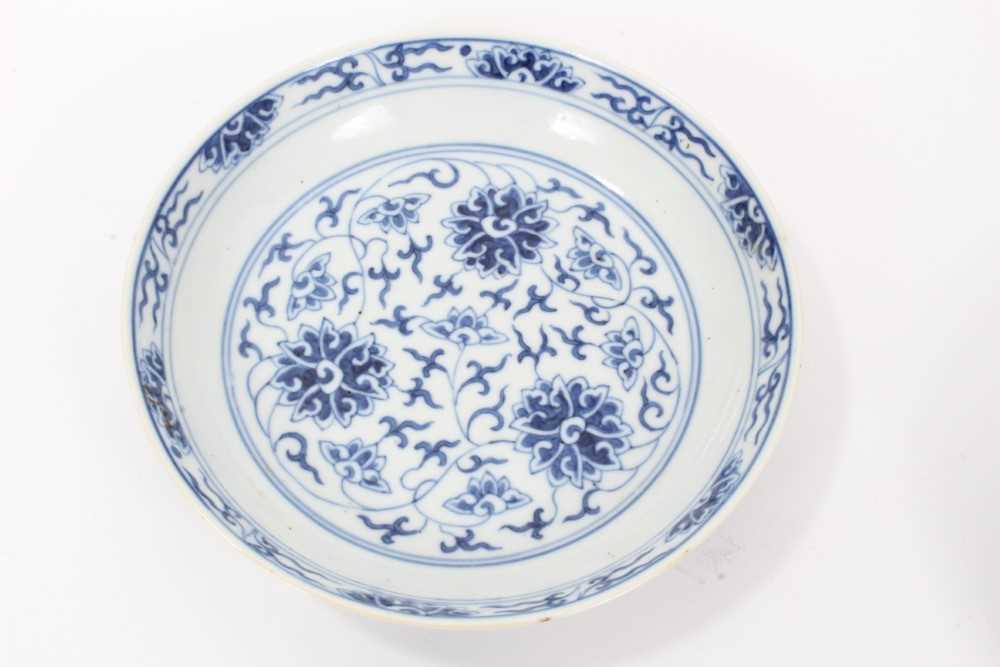 Pair of Chinese Guangxu blue and white saucer dishes - Image 2 of 27