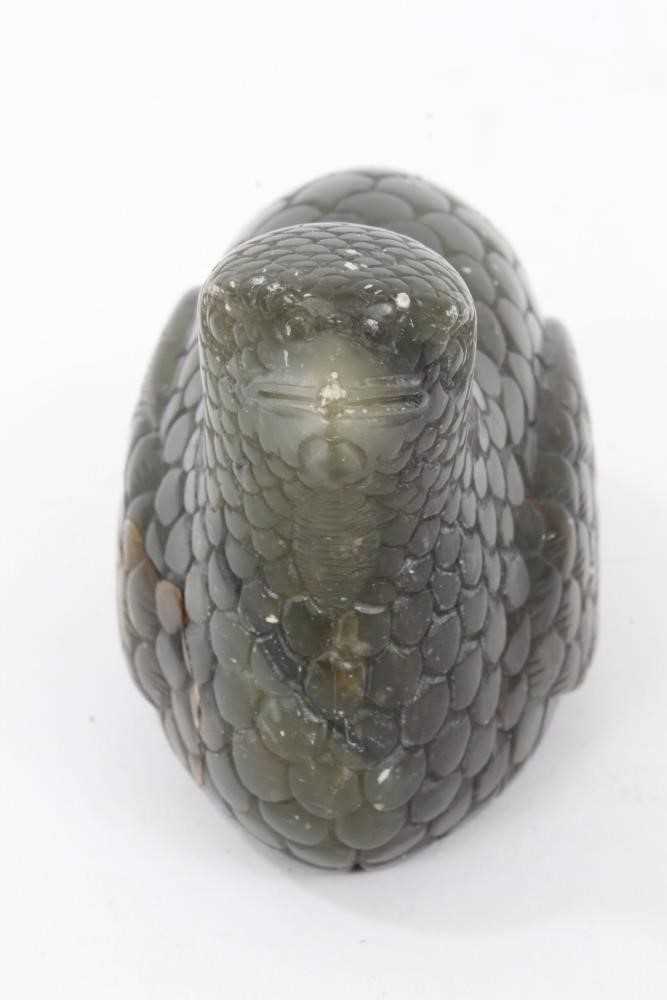 Carved soapstone sculpture of a quail and carved jade rooster a/f - Bild 5 aus 14