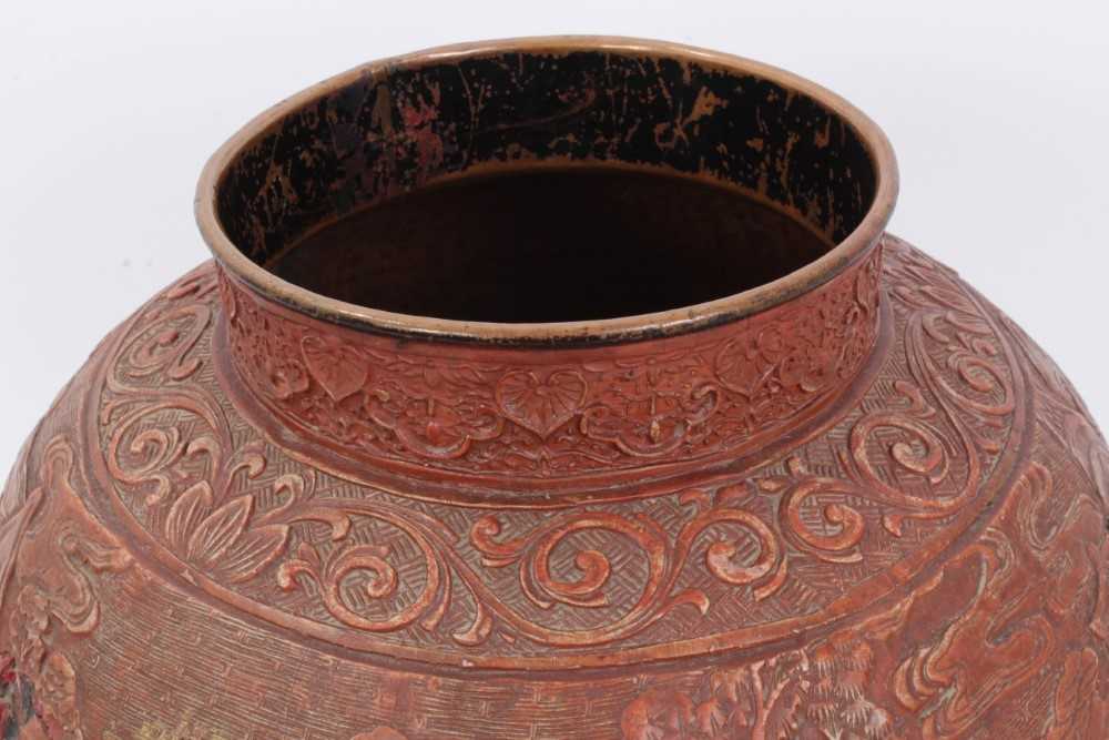 18th/19th century Chinese pressed cinnabar lacquer baluster vase - Bild 8 aus 14