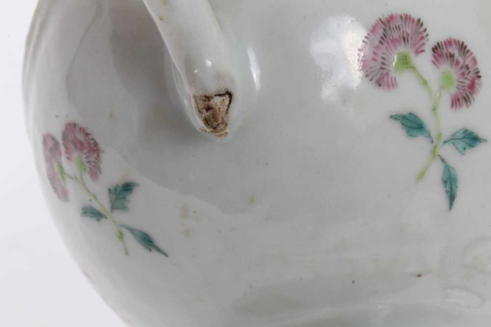 Antique 18th century Chinese famille rose Armorial porcelain sauce boat, the armorial painted on bot - Bild 11 aus 12