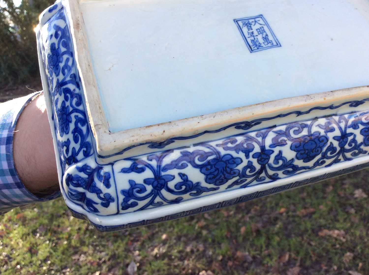 Chinese blue and white ‘Dragon’ box and cover, Wanli six-character mark - Bild 49 aus 50