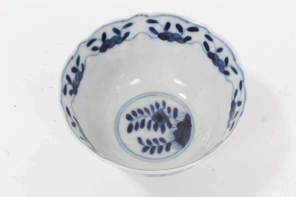 An 18th century Chinese blue and white tea bowl, a beaker and a bowl - Image 15 of 16