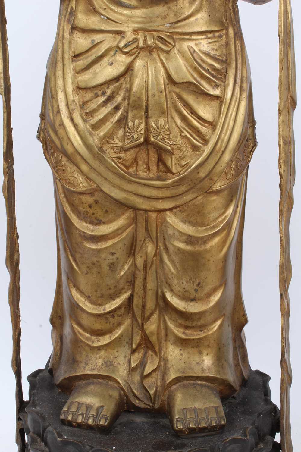 Large Chinese bronze deity figure - Bild 5 aus 9