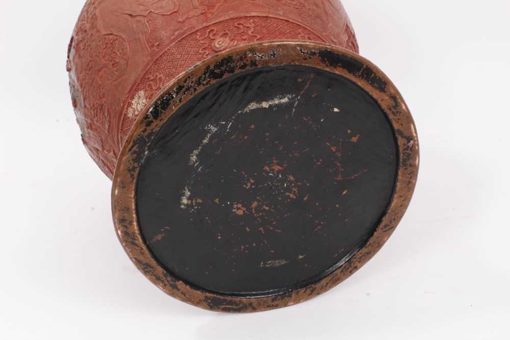 18th/19th century Chinese pressed cinnabar lacquer baluster vase - Bild 10 aus 14
